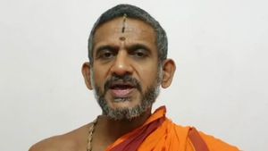  ಸ್ವಯಂ ಕಟ್ಟಳೆಯಿಂದ ಹಬ್ಬ ಆಚರಿಸಲು ಪೇಜಾವರ ಶ್ರೀಗಳ ಸಲಹೆ