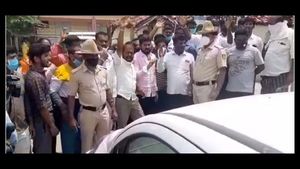  ಡಿಕೆಶಿ ನಿವಾಸದ ಮೇಲೆ ಸಿಬಿಐ ದಾಳಿ; ಕನಕಪುರದಲ್ಲಿ ಪ್ರತಿಭಟನೆ