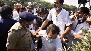 ರಾಹುಲ್ ಗಾಂಧಿ, ಪ್ರಿಯಾಂಕಾ ಗಾಂಧಿ ವಿರುದ್ಧ ಎಫ್‌ಐಆರ್