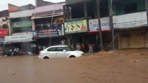 ಬೆಳಗಾವಿ ಜಿಲ್ಲೆಯಲ್ಲಿ ಕಂಡು ಕೇಳರಿಯದ ರೀತಿ ಮಳೆಯಬ್ಬರ: ನೀರಿನಲ್ಲಿ ಕೊಚ್ಚಿಹೋದ ವೃದ್ಧ