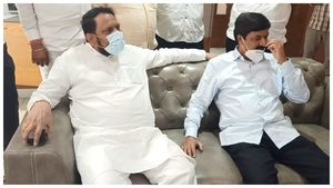 ಬೆಳಗಾವಿ ಡಿಸಿಸಿ ಬ್ಯಾಂಕ್ ಚುನಾವಣೆ; 3 ವರ್ಷಗಳ ನಂತರ ಒಂದಾದ ನಾಯಕರು