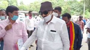 ಕನ್ನಡ ಚಳುವಳಿ ವಾಟಾಳ ಪಕ್ಷದಿಂದ ವಾಟಾಳ್ ನಾಗರಾಜ್ ನಾಮಪತ್ರ ಸಲ್ಲಿಕೆ!