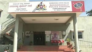 ಕರ್ತವ್ಯ ಲೋಪ ಆರೋಪ: ಪಿಎಸ್ಐ ಸಹಿತ 8 ಪೊಲೀಸ್ ಪೇದೆಗಳು ಸಸ್ಪೆಂಡ್ 