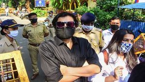 ಮುಂಬೈನಲ್ಲಿ ಬೆಳ್ಳಂಬೆಳಿಗ್ಗೆ ಹೈಡ್ರಾಮಾ: ಅರ್ನಬ್ ಗೋಸ್ವಾಮಿ ಬಂಧನ