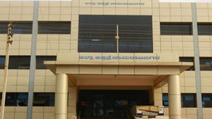 ಪೋಷಕರಿಗೆ ಆತಂಕ ತಂದ ಚಾಮರಾಜನಗರ ವೈದ್ಯಕೀಯ ಕಾಲೇಜು 