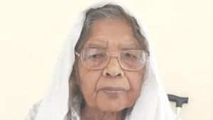 'ಹಲವು ಪ್ರಥಮ'ಗಳ ನಾಯಕಿ ಚಂದ್ರವತಿ ದೇವಿ ನಿಧನ