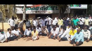  ಹಗರಿಬೊಮ್ಮನಹಳ್ಳಿ ಪುರಸಭೆ ಚುನಾವಣೆ; ಕಾಂಗ್ರೆಸ್- ಬಿಜೆಪಿ ಕಾರ್ಯಕರ್ತರ ಜಗಳ