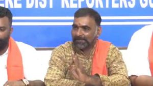 ಗಾಂಧೀಜಿ ರಾಷ್ಟ್ರಪಿತನೇ ಅಲ್ಲ: ಧರ್ಮೇಂದ್ರ ವಿವಾದಾತ್ಮಕ ಹೇಳಿಕೆ 