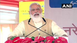 ರೈತರಿಗೆ  ತಮ್ಮ ಉತ್ಪನ್ನಗಳ ನೇರ ಮಾರಾಟ ಹಕ್ಕು ನೀಡುವುದು ತಪ್ಪೇ: ಮೋದಿ 