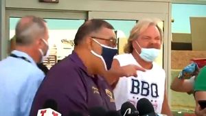 US Election: ನೇವಾಡ ಚುನಾವಣಾಧಿಕಾರಿ ಸುದ್ದಿಗೋಷ್ಠಿಗೆ ವ್ಯಕ್ತಿಯ ಅಡ್ಡಿ 