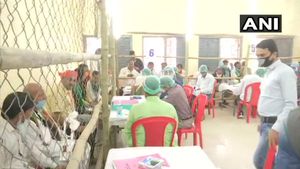 ಬಿಹಾರ ಅಂಚೆ ಮತಗಳ ಎಣಿಕೆಯಲ್ಲಿ ಮಹಾಘಟಬಂಧನ್ ಮುನ್ನಡೆ 