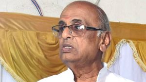  ಬಳ್ಳಾರಿಯ ಪ್ರತಿಷ್ಠಿತ ಹೋಟೆಲ್​​​ನಲ್ಲಿ ಮಾಜಿ ಶಾಸಕನ ಸಂಬಂಧಿ ನಿಗೂಢ ಸಾವು