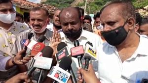 ಅಕ್ರಮ ಮರಳುಗಾರಿಕೆ: ಸಂಸದ ಡಿಕೆ ಸುರೇಶ್ ವಿರುದ್ಧ ಮಾಜಿ ಸಿಎಂ ಎಚ್‌ಡಿಕೆ ಗುಡುಗು