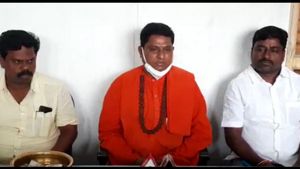  ಸಚಿವ ಆನಂದ ಸಿಂಗ್‌ಗೆ ಧನ್ಯವಾದ ಹೇಳಿದ ವಾಲ್ಮೀಕಿ ಪೀಠ ಸ್ವಾಮೀಜಿ