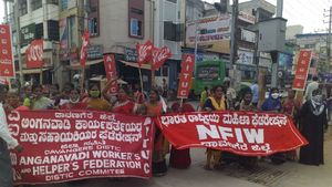 ದಾವಣಗೆರೆ: ರೈತರ ಹೋರಾಟ ಬೆಂಬಲಿಸಿ ಪ್ರತಿಭಟನಾ ಮೆರವಣಿಗೆ 