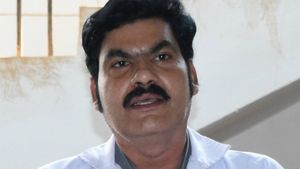 ಕಾರವಾರ ಕಿಮ್ಸ್‌ಗೆ ವಾಪಸ್ ಆದ ಡಾ. ಶಿವಾನಂದ ಕುಡ್ತರಕರ್ 
