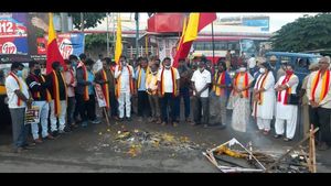 ಕರ್ನಾಟಕ ಬಂದ್: ರಾಮನಗರದಲ್ಲಿ ಅಣಕು ಶವಯಾತ್ರೆ, ಪ್ರತಿಕೃತಿ ದಹನ