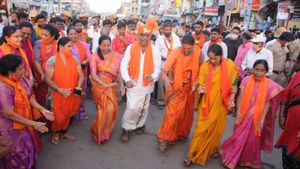 ಸಂಕೀರ್ತನಾ ಯಾತ್ರೆಯಲ್ಲಿ ಪಾಲ್ಗೊಂಡ ದತ್ತಮಾಲಾಧಾರಿಗಳು