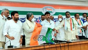 ಜೆಡಿಎಸ್ ಬಿಟ್ಟು ಕಾಂಗ್ರೆಸ್ ಸೇರಿದ ಮಾಜಿ ಸಚಿವ ಬಿ. ಎ. ಜೀವಿಜಯ 