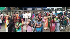  ಮದ್ದೂರಿನ ಬಟ್ಟೆ ಫ್ಯಾಕ್ಟರಿಯಲ್ಲಿ ಕೊರೊನಾ ಆತಂಕ