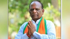 ಬೆನ್ನು ನೋವಿಗೆ ಉಚಿತ ಚಿಕಿತ್ಸೆ ಸಿಗೊಲ್ಲವೆಂದು ರಾಜೀನಾಮೆ ಹಿಂಪಡೆದ ಬಿಜೆಪಿ ಸಂಸದ