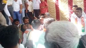 ವೇದಿಕೆಯಲ್ಲೇ ಹೃದಯಾಘಾತ: ಮೃತಪಟ್ಟ ಬಿಜೆಪಿ ಕಾರ್ಯಕರ್ತ 