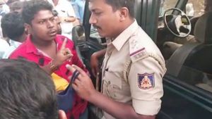 ಮಾಸ್ಕ್ ಹಾಕದ ಯುವಕನಿಗೆ ಥಳಿತ; ಪೊಲೀಸರ ವಿರುದ್ಧ ಪ್ರತಿಭಟನೆ 