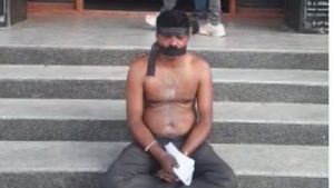 ಗ್ರಾ.ಪಂ ಚುನಾವಣೆ; ಕೋಲಾರದಲ್ಲಿ ವಿನೂತನ ಪ್ರತಿಭಟನೆ 