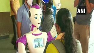  ಮತದಾರರ ಸಹಾಯಕ್ಕೆ ನಿಂತ ರೋಬೋಟ್; ಕೇರಳದಲ್ಲೊಂದು ಹೊಸ ಪ್ರಯೋಗ