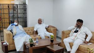ಬೆಳಗಾವಿಯಲ್ಲಿ ಬಿಎಸ್‌ವೈ, ಸಿದ್ದರಾಮಯ್ಯ, ಡಿಕೆಶಿ ಭೇಟಿ