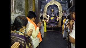 ಮಂತ್ರಿಯಾಗುತ್ತಿದ್ದಂತೆ ಆರ್.ಶಂಕರ್ ಅವರಿಂದ ಟೆಂಪಲ್ ರನ್