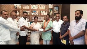 ರಾಮ ಮಂದಿರ ನಿರ್ಮಾಣಕ್ಕೆ ದೇಣಿಗೆ ನೀಡಿದ ಲಕ್ಷ್ಮೀ ಹೆಬ್ಬಾಳ್ಕರ್ 