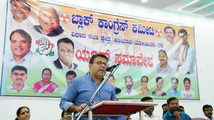  ಯಲ್ಲಾಪುರ ಕ್ಷೇತ್ರದಲ್ಲಿ ಪ್ರಶಾಂತ್ ದೇಶಪಾಂಡೆ ಪರೇಡ್!