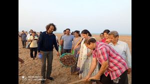 ಕಾರವಾರದಲ್ಲಿ ತ್ಯಾಜ್ಯ ಸಂಗ್ರಹಿಸಿದ ನಟ ಅರುಣ್ ಸಾಗರ್ 