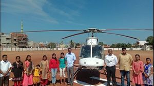 ಪ್ರಬಂಧ ಸ್ಪರ್ಧೆ; ಸತೀಶ್ ಜಾರಕಿಹೊಳಿ‌ ಹೆಲಿಕಾಪ್ಟರ್‌ನಲ್ಲಿ ವಿಜೇತರ ಸುತ್ತಾಟ 