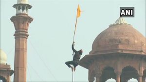 ದೆಹಲಿಯ ಕೆಂಪು ಕೋಟೆ ಮೇಲೆ ಹಾರಿದ್ದು ಸಿಖ್ಖರ ಧಾರ್ಮಿಕ ಧ್ವಜ