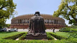 ಸಂಸತ್ ಕಟ್ಟಡದ ಮಹಾತ್ಮ ಗಾಂಧಿ ಪ್ರತಿಮೆ ತರಾತುರಿಯಲ್ಲಿ ಸ್ಥಳಾಂತರ