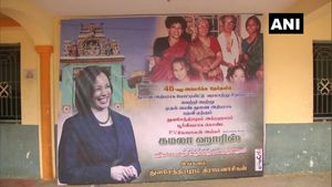  ಕಮಲಾ ಹ್ಯಾರಿಸ್ ಬ್ಯಾನರ್ ಹಾಕಿ ಸಂಭ್ರಮಿಸಿದ ತುಳಸೇಂದ್ರಪುರಂ ಗ್ರಾಮಸ್ಥರು