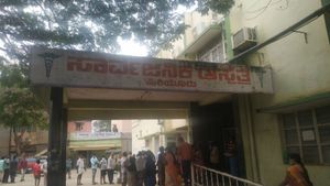 ಚಿತ್ರದುರ್ಗ: ಆಸ್ಪತ್ರೆಯಲ್ಲಿ ವೈದ್ಯರಿಲ್ಲದೆ ರೋಗಿಗಳ ಪರದಾಟ; ಶಾಸಕಿ ದಿಢೀರ್ ಭೇಟಿ