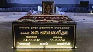 ಮರೀನಾ ಕಡಲ ತೀರದಲ್ಲಿ ಜಯಲಲಿತಾ ಸ್ಮಾರಕ ಲೋಕಾರ್ಪಣೆ 