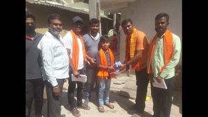ಕೂಡಿಟ್ಟ ಹಣವನ್ನು ರಾಮ ಮಂದಿರಕ್ಕೆ ನೀಡಿದ ಬಾಲಕ 