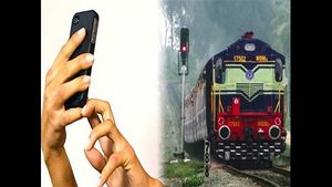 ರೈಲಿನ ಬೋಗಿ ಮೇಲೆ ನಿಂತು ಸೆಲ್ಫಿ ತೆಗೆಯಲು ಹೋಗಿ ಯುವಕ ಸಾವು! 