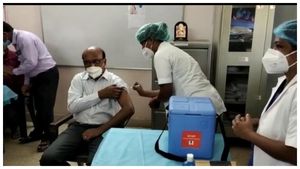 ವಿಡಿಯೋ ಸಖತ್ ವೈರಲ್: ವ್ಯಾಕ್ಸಿನ್ ತೆಗೆದುಕೊಳ್ಳದೆ ನಾಟಕವಾಡಿದ ತುಮಕೂರು ಡಿಎಚ್ಒ, ಪ್ರಾಂಶುಪಾಲೆ 