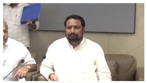ಉದ್ಧವ್ ಠಾಕ್ರೆ ಹೇಳಿಕೆ ಅವಿವೇಕಿತನದ್ದು: ಡಿಸಿಎಂ ಲಕ್ಷ್ಮಣ ಸವದಿ