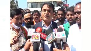 ಹೈಟೆಕ್ ರೇಷ್ಮೆ ಮಾರುಕಟ್ಟೆ ನಿರ್ಮಾಣ ಮಾಡುತ್ತಿರುವುದು ರೈತರಿಗಾಗಿ, ವ್ಯಾಪಾರಿಗಳಿಗಲ್ಲ: ಡಿಸಿಎಂ 