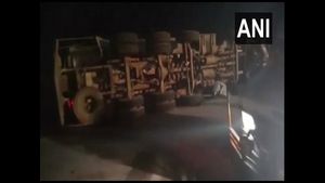 ಉತ್ತರ ಪ್ರದೇಶ: ತೈಲ ಟ್ಯಾಂಕರ್ ಕಾರು ಅಪಘಾತದಲ್ಲಿ 7 ಜನ ಸಾವು 