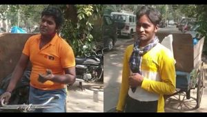 ಚಿಂದಿ ಆಯುವ ಸಹೋದರರ ಗಾಯನಕ್ಕೆ ಮನಸೋತ ಆನಂದ್ ಮಹೀಂದ್ರಾ: ವೈರಲ್ ವಿಡಿಯೋ