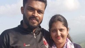 ರೈಲಿಗೆ ತಲೆಕೊಟ್ಟ ದಂಪತಿ; ಪತಿ ಸಾವು, ಪತ್ನಿ ಸ್ಥಿತಿ ಗಂಭೀರ 