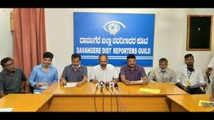 ದಾವಣಗೆರೆಯಿಂದ ಧಾರವಾಡದ ಇಟಿಗಟ್ಟಿವರೆಗೆ ರಸ್ತೆ ಅಪಘಾತ ತಡೆಯಲು ಜಾಗೃತಿ ಜಾಥಾ