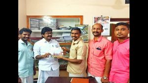  ರಾಮಮಂದಿರ ನಿರ್ಮಾಣಕ್ಕೆ ಕೇರಳ ಕಾಂಗ್ರೆಸ್ ಶಾಸಕನ ದೇಣಿಗೆ ಫೋಟೊ ವೈರಲ್